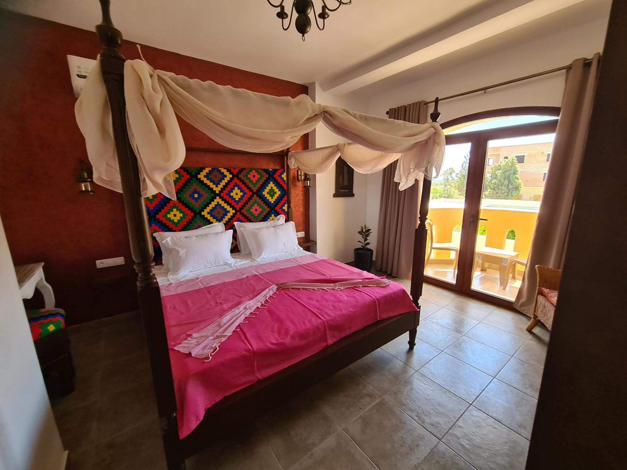 Mahdia - Baghdadi - Laourient Apartments, Restaurant, Cafe Номер фото